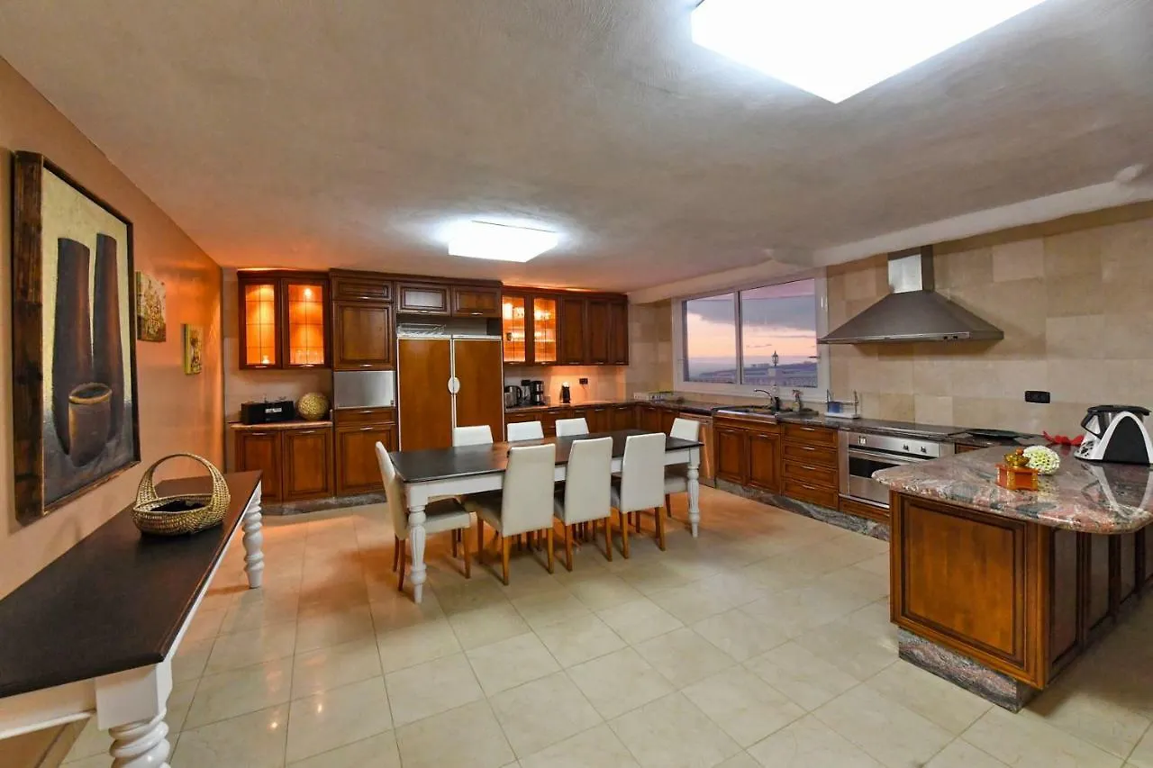 Villa Del Sol Bella Vista 아데제 펜션